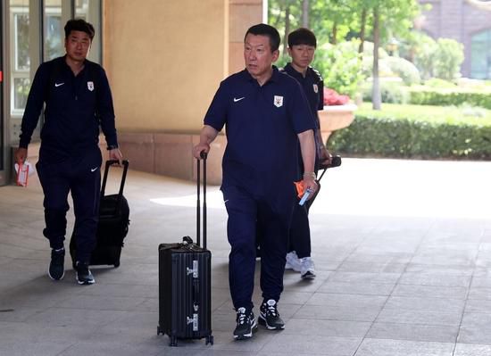2023-24赛季至今英超球员错失重大机会次数排名：1、努涅斯，利物浦，18次2、哈兰德，曼城，17次3、沃特金斯，维拉，13次4、杰克逊，切尔西，12次5（并列）、勒温， 埃弗顿，9次5（并列）、霍伊伦，曼联，9次5（并列）、伊萨克，纽卡斯尔，9次8（并列）、鲍文，西汉姆，8次8（并列）、萨拉赫，利物浦，8次8（并列）、维萨，布伦特福德，8次